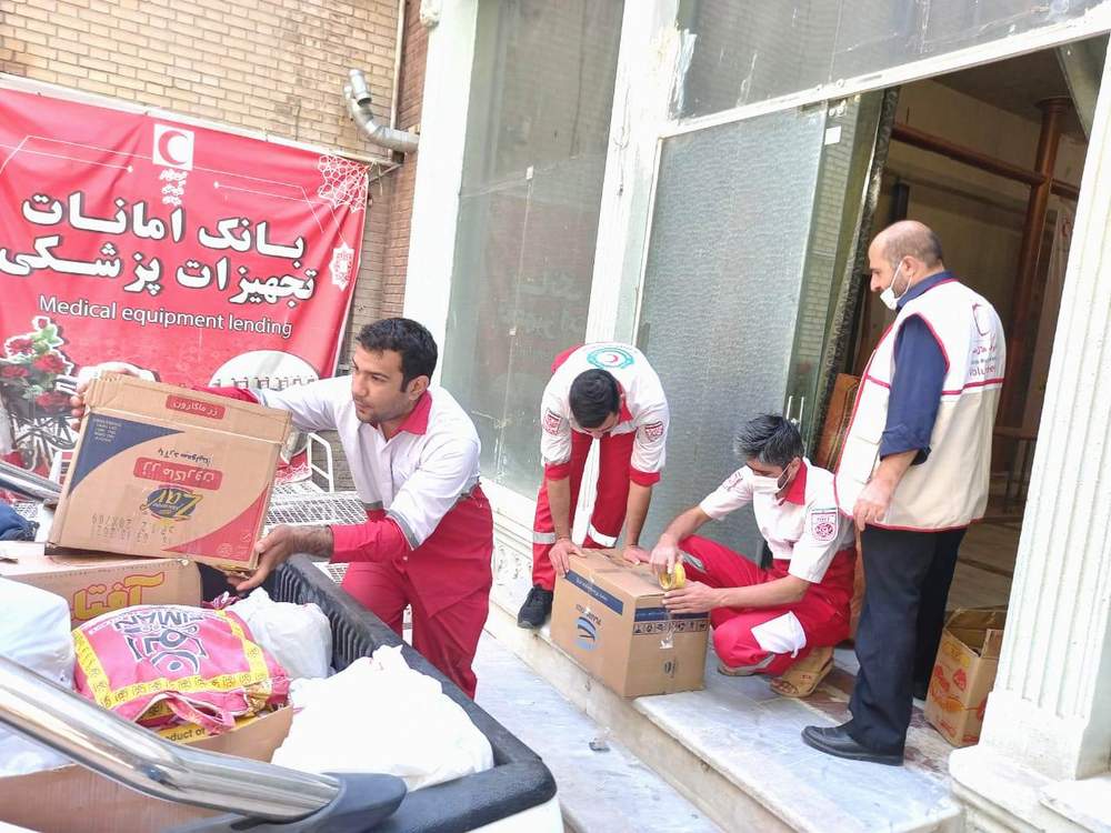 خیرین اصفهانی با مهربانی مهر شادی را برای دانش آموزان نیازمند به ارمغان آوردند